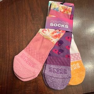 Size kids medium crocs socks